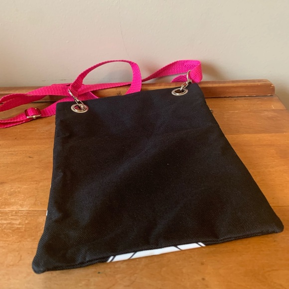 Disney Minnie Mouse Passport Crossbody Bag - Picture 4 of 6